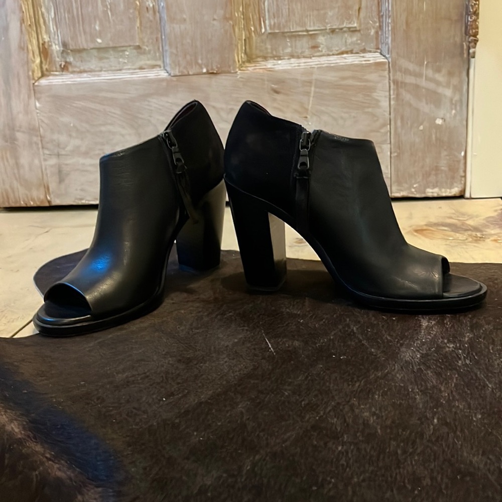Rag & Bone Mabel black leather/suede open toed booties, size 39/8.5